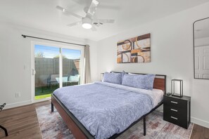 1 slaapkamer, een strijkplank/strijkijzer, wifi, beddengoed