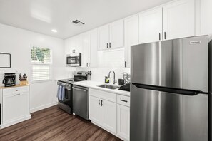 Private kitchen - Haworthia Retreat in the Heart of Downtown Phoenix (Phoenix)
