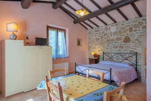 1 bedroom, free WiFi - Open Space, Vista Lago, Shared Pool (Perugia)