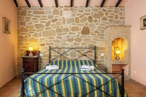 1 bedroom, free WiFi - Open Space, Vista Lago, Shared Pool (Perugia)
