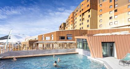 Retreat with Shared Pool and Terrace