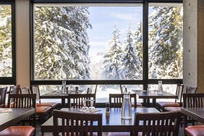 Dining - Stylish Alpine Base with Workspace (Flaine)