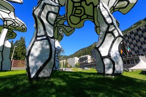 Property grounds - Stylish Alpine Base with Workspace (Flaine)