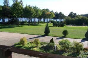 Property grounds - Mobile Home im Ferienpark mit Seezugang (Dabel)