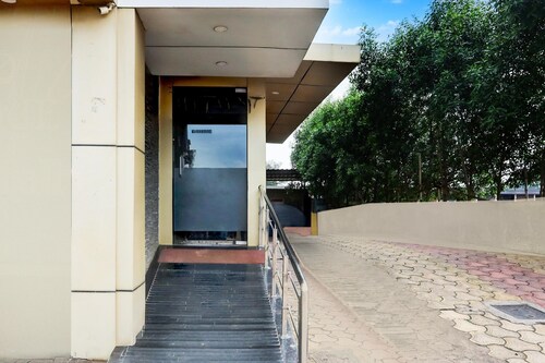 Cosy Stays at Durg Near Railway Station