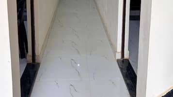 Camera Deluxe con letto matrimoniale o 2 letti singoli, balcone, vista città | Interni