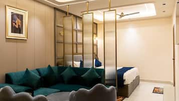 Deluxe Double Room, City View | Interior