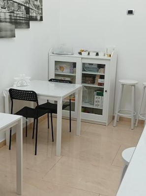 Dining - bnbnancy (Napoli)