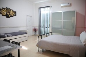 Room - bnbnancy (Naples)