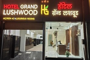 Lobby - Hotel Grand Lushwood (Chhatrapati Sambhajinagar)