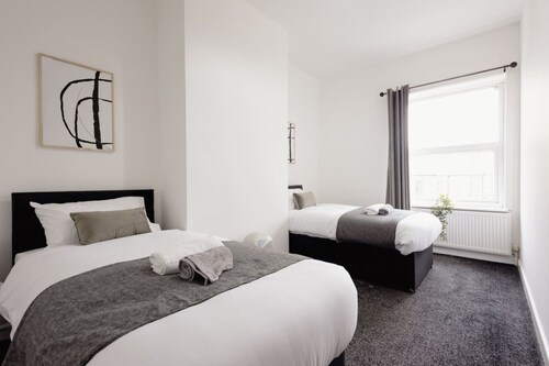 Oakenshaw Hideaway | Comfortable 2-Bed Stay