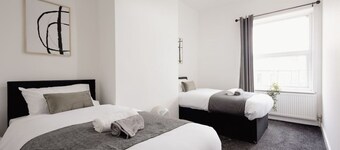 Oakenshaw Hideaway | Comfortable 2-Bed Stay