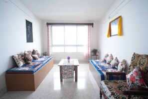 家庭三人房 | 客廳