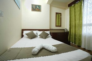Standard Double Room, Mountain View | Free WiFi - Himavati Retreat Homestay (Darjeeling)