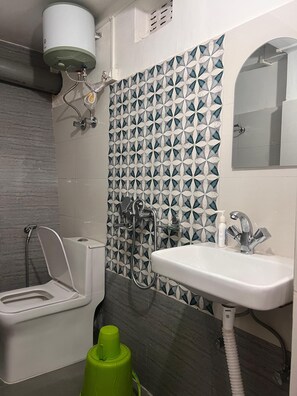 ファミリー トリプルルーム | バスルーム