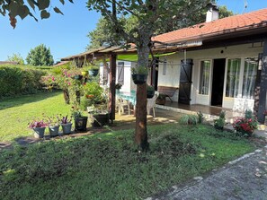Outdoor dining - Charming renovated Landes house (Mimizan)