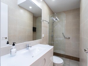Apartment | Bathroom - Modern Beachfront Escape, Calahonda (Mijas)