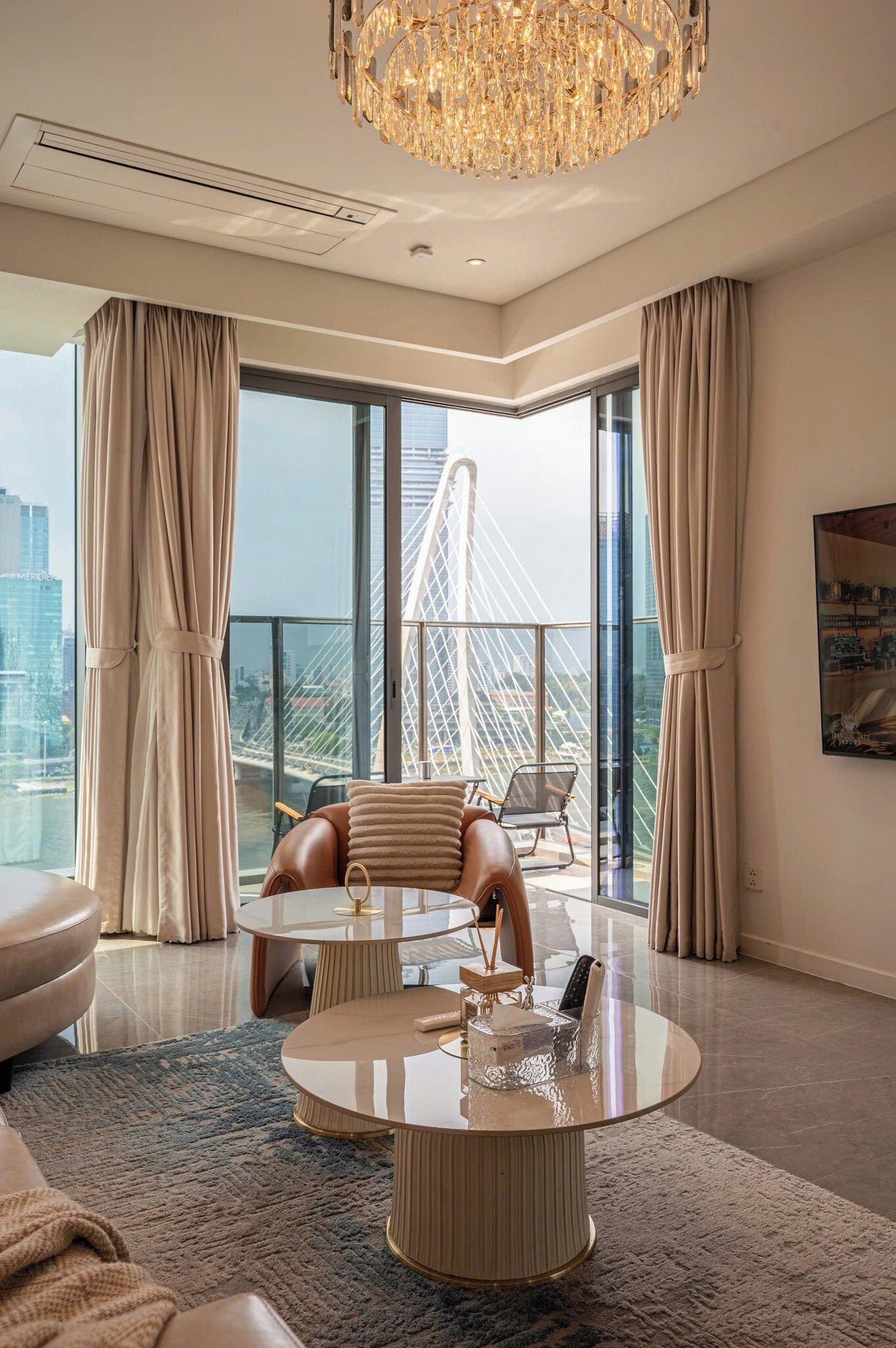 Basic Twin Room, City View | Living area