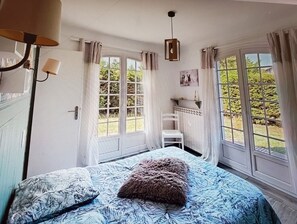 7 bedrooms, iron/ironing board, free WiFi, bed sheets - Large family villa near ocean and forest, heated pool, sleeps 14 (Messanges)