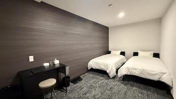 Quarto duplo | Escrivaninha, Wi-Fi de cortesia, roupa de cama