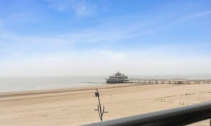 On the beach - Le Sable Sec - with unique views of the Pier in Blankenberge (Blankenberge)