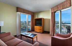 Living area - Beachside Elegance Ocean View Suite 4th Floor (Myrtle Beach)