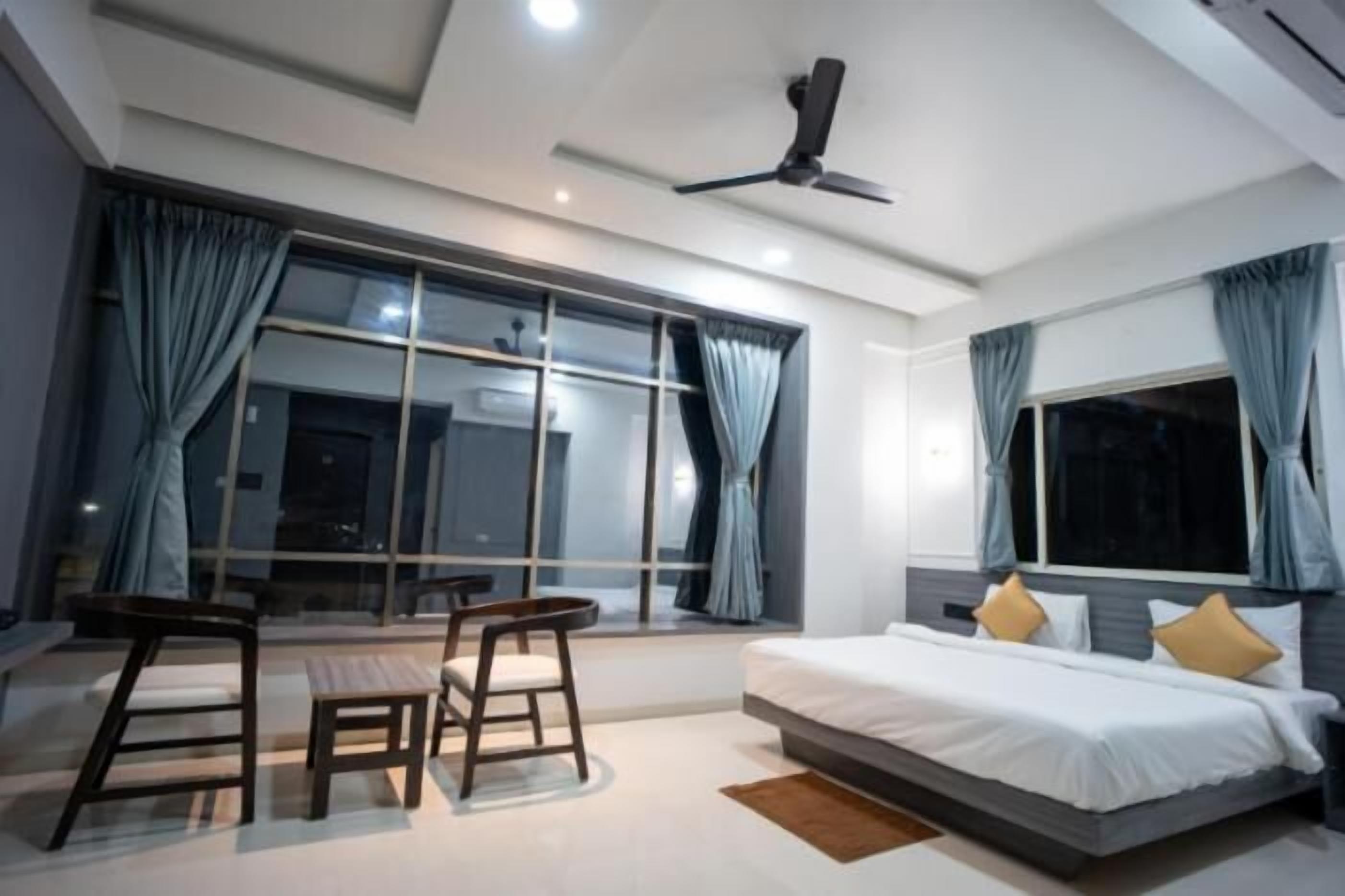 Superior Double Room, City View