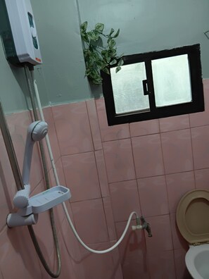 Bathroom - Adorable 2-bedroom home in cool Baguio for your stay, with a touch of Paris. (Baguio)