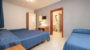 Habitación cuádruple económica, patio