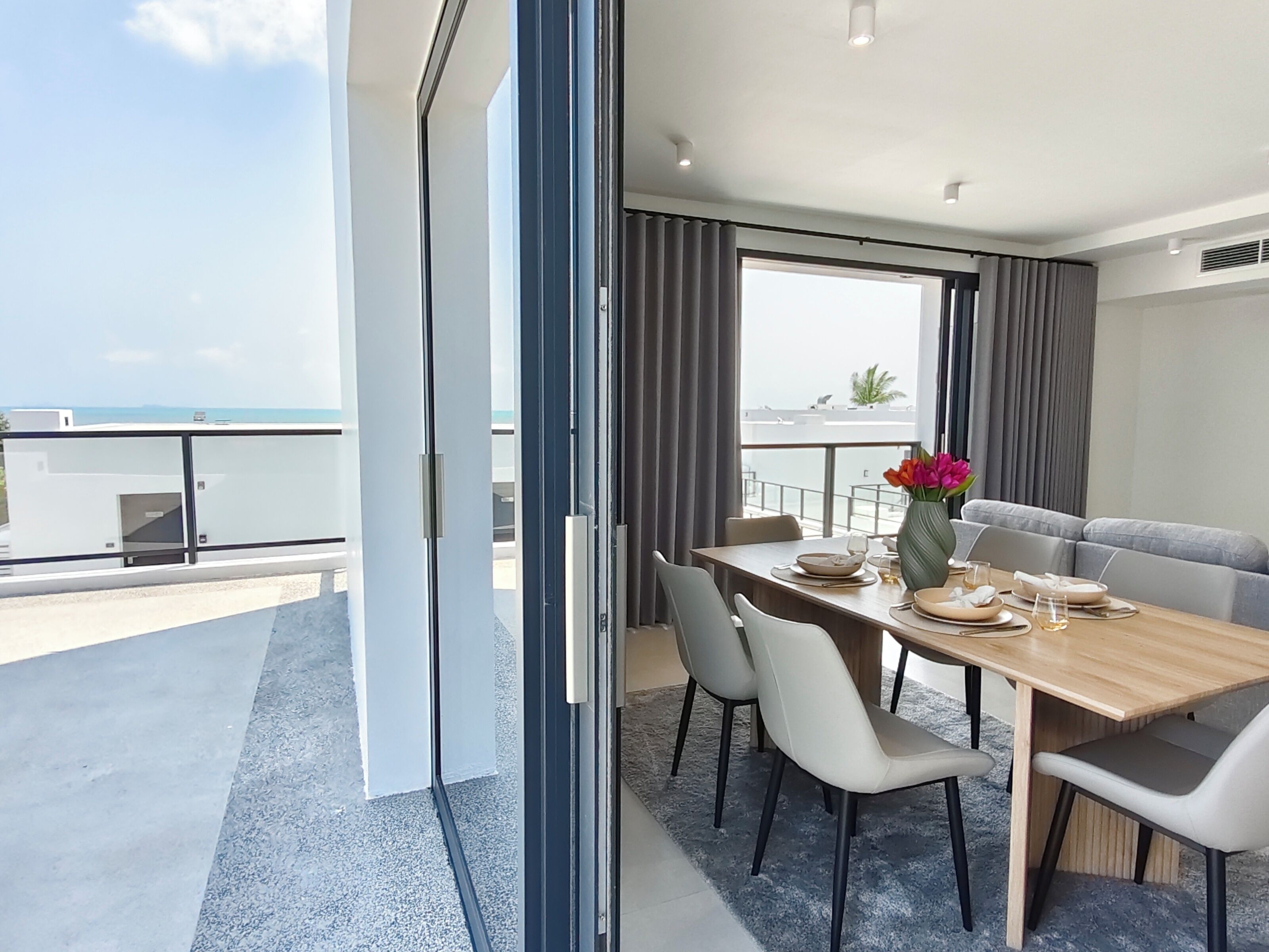 Ático ejecutivo, balcón, vistas al mar