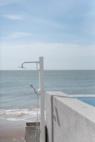 ชายหาด