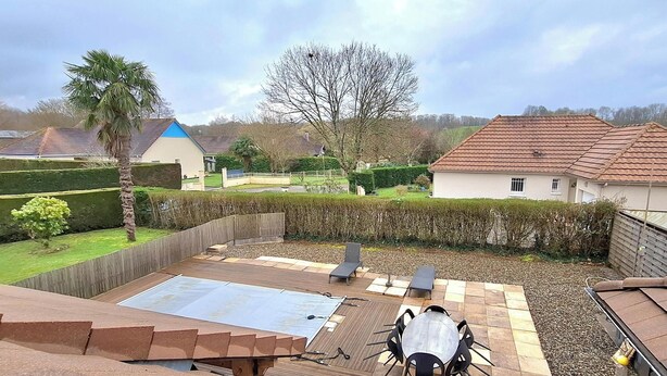 A residential backyard with a patio, outdoor furniture, a water feature, and a view of neighboring houses. - ROOM FOR RENT IN A GUEST HOUSE (Navarrenx)