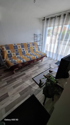 Living area - ROOM FOR RENT IN A GUEST HOUSE (Navarrenx)
