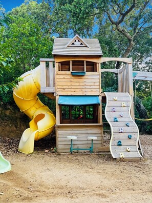 Children’s area - Large charming villa Porto-Vecchio swimming pool/poolhouse in private grounds (Porto-Vecchio)