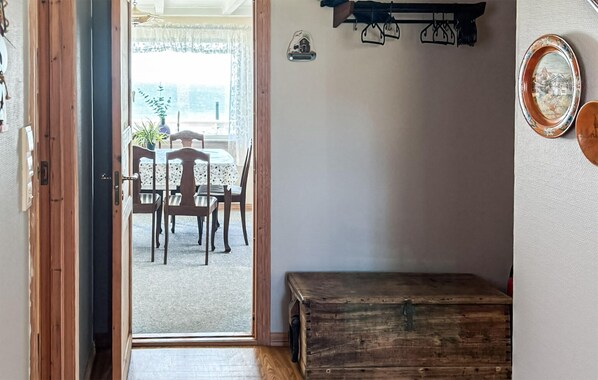 Interior - 5 bedroom nice home in Vanse (Vanse)