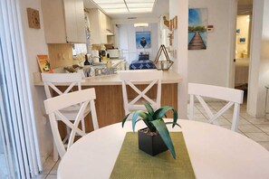 Dining - Beachfront Englewood Beach Sunburst Condo - Gulf Views - Pool - Dock - Manasota (Englewood)