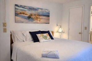 2 bedrooms, iron/ironing board, WiFi, bed sheets - Beachfront Englewood Beach Sunburst Condo - Gulf Views - Pool - Dock - Manasota (Englewood)