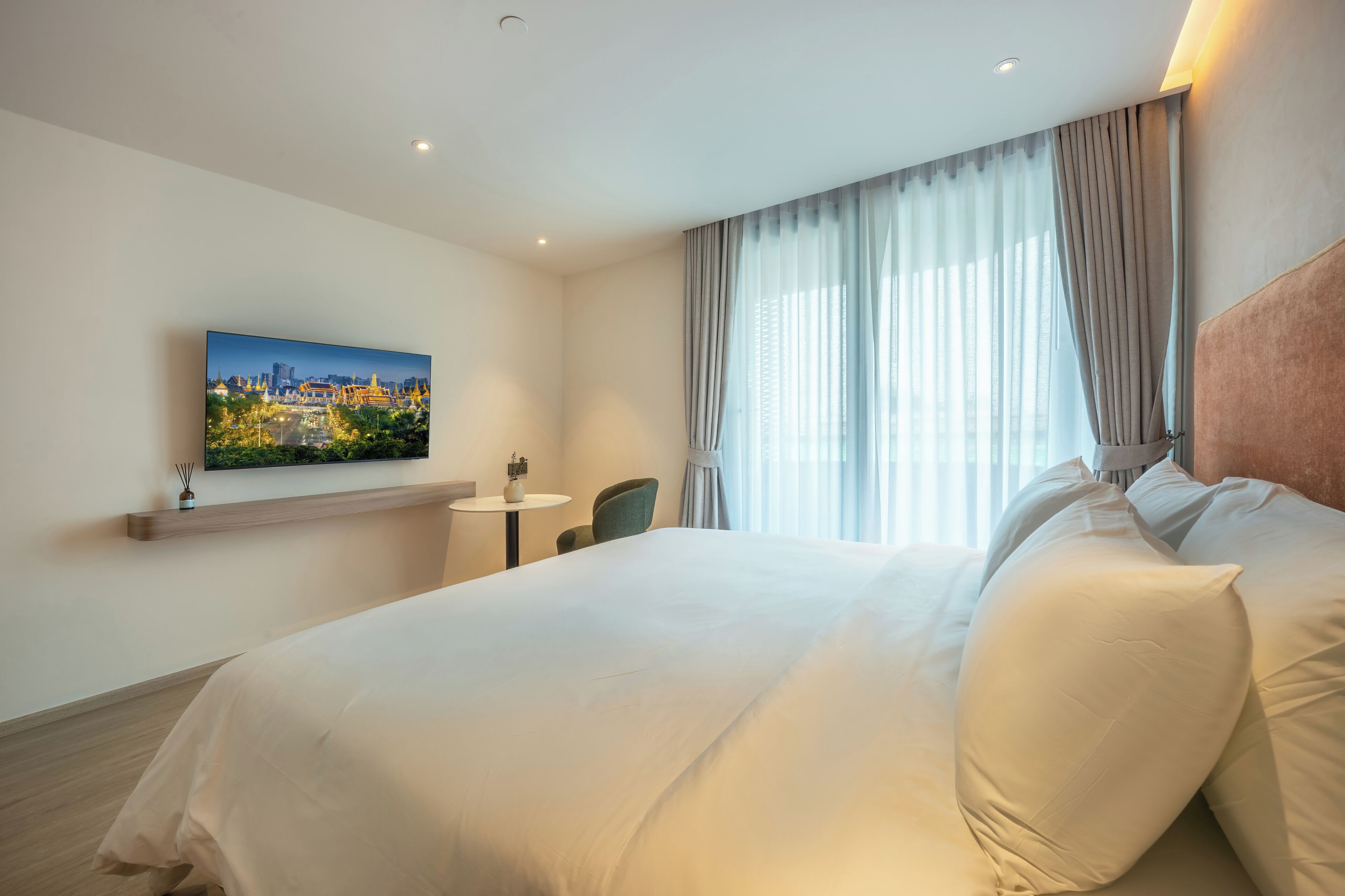 Chambre supérieure double, 1 très grand lit, non-fumeur, vue sur la ville