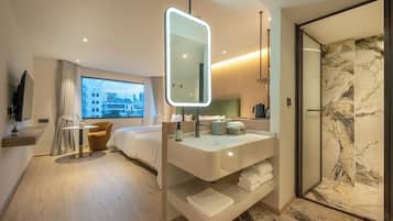 Superior Twin Room, Balcony, City View | Bathroom | Hair dryer