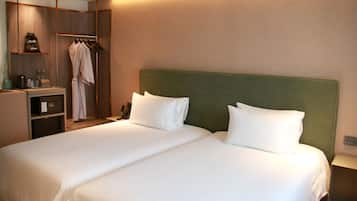 Phòng 2 giường đơn Superior, ban công, quang cảnh thành phố