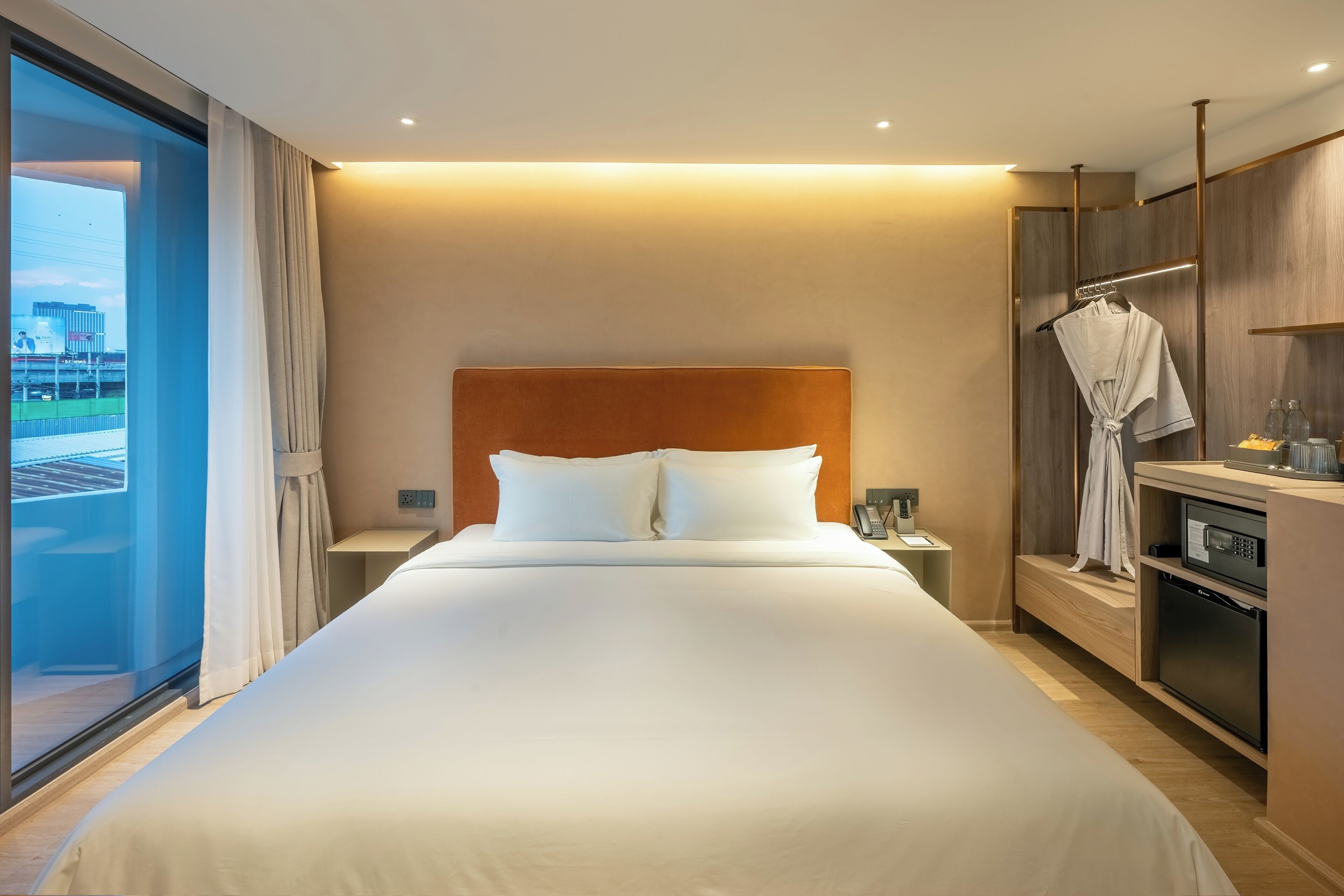 Superior Double Room, 1 King Bed, Non Smoking, City View | Free WiFi