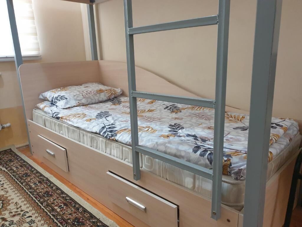 Fælles sovesal - udsigt til have