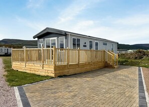 Exterior - Modern, spacious holiday caravan with two bedrooms sleeping four people. (Golspie)