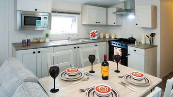 Fridge, oven, stovetop, toaster