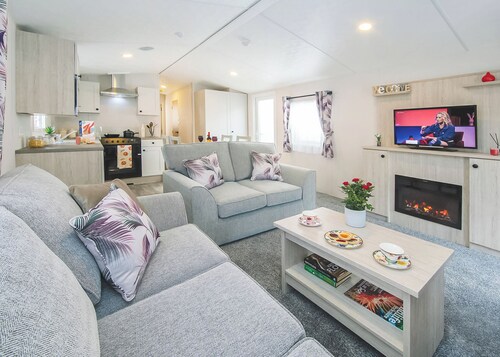 Luxury holiday home with two bedrooms sleeping four people.