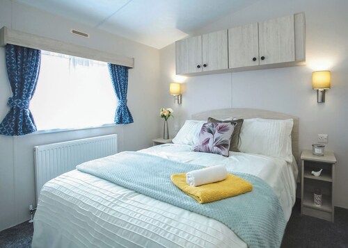 Luxury holiday home with two bedrooms sleeping four people.