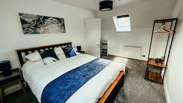Een strijkplank/strijkijzer, gratis wifi, beddengoed
