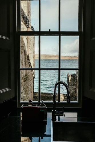 Luxury Seafront Stay in Central Lerwick W/ Parking