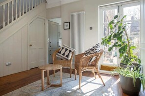 Interior - Charming Family Townhouse Near York City Centre (York)