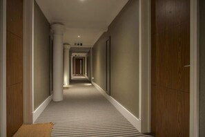 Interior - Riverfront Studio Apartment in Historic York - Free Parking - The Quality Suite (York)